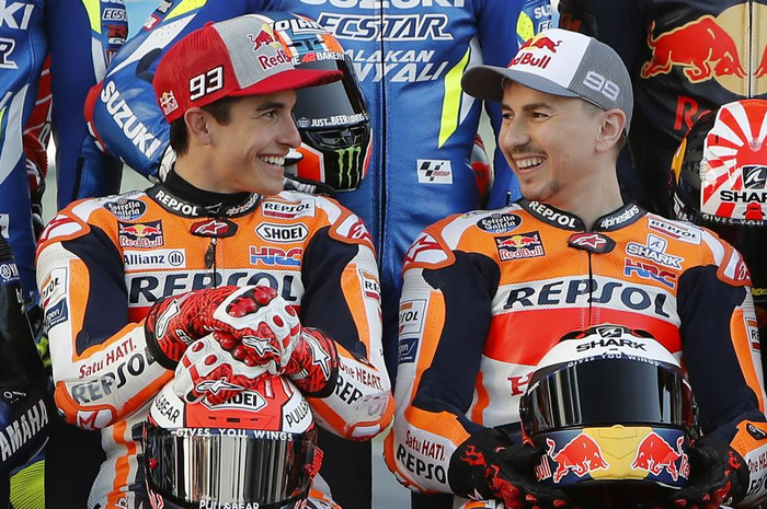 Bukan Valentino Rossi, ternyata pembalap tim Repsol Honda, Marc Marquez belajar dari dua pembalap ini.