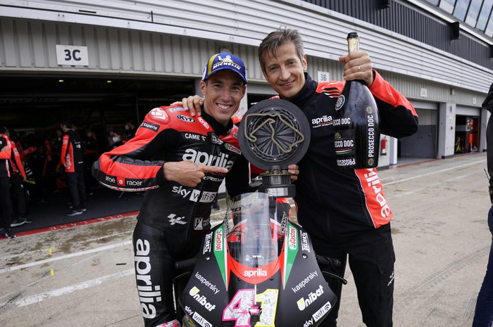 Massimo Rivola dan Aleix Espargaro.