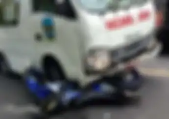 Tiga Pemotor Tabrakan dengan Mobil Ambulans di Jawa Barat, 1 Orang  Tewas