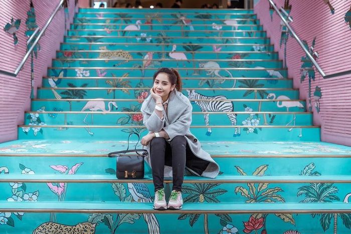  Nagita Slavina Pamer OOTD modis pakai sepaket fashion item branded