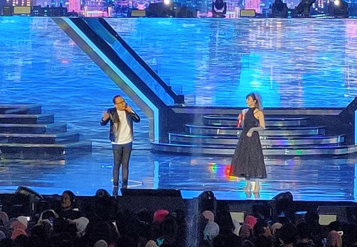 Ari Lasso dan Isyana tampil di perayaan HUT Transmedia Ke-23 hari pertama di Istora Senayan, Jakarta Pusat, Sabtu (14/12/2024) malam.