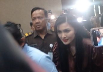 Jadi Saksi Kasus Dugaan Tindak Pidana Pencucian Uang Harvey Moeis, Sandra Dewi Bawa Koper