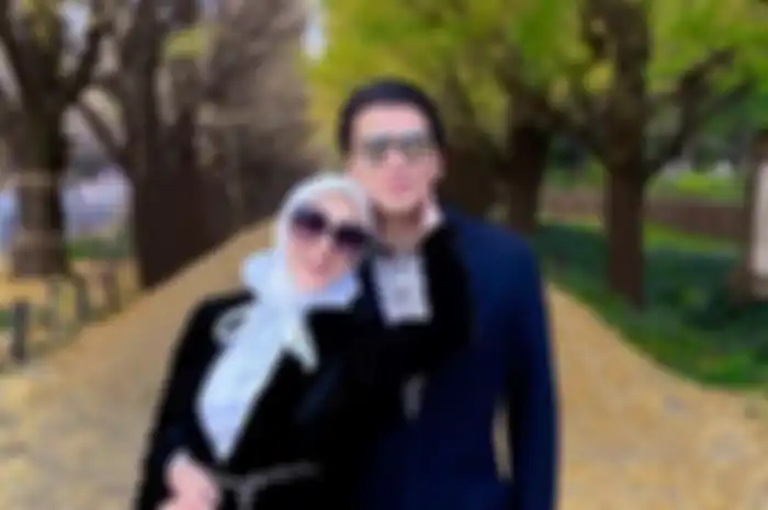 Syahrini dan Reino Barack