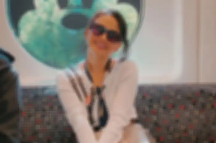 Demi Wajah Glowing, Intip Gaya Seksi Vanessa Angel Pakai Atasan Sabrina Pundak Terbuka Saat ke Klinik Kecantikan