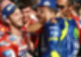Walau Senior dengan 9 Gelar Juara, Valentino Rossi Enggak Malu Belajar dari Andrea Dovizioso