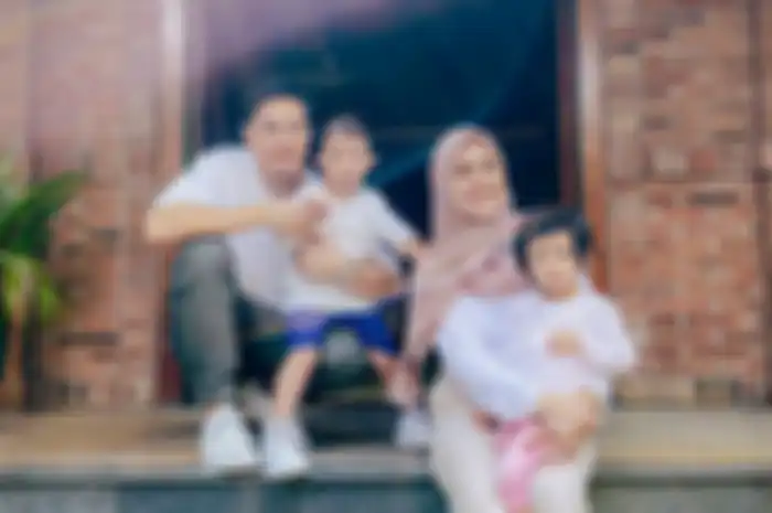 Nycta Gina, Rizky Kinos dan kedua anaknya
