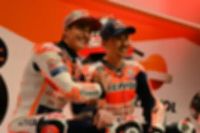 Marc Marquez (kiri) buat apa pindah tim kalau sudah jadi bagian dari tim hebat