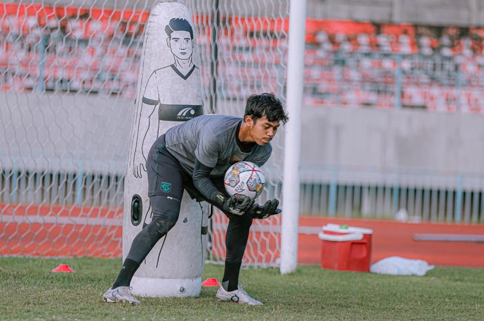 Kiper Persebaya Surabaya, Andhika Ramadhani.