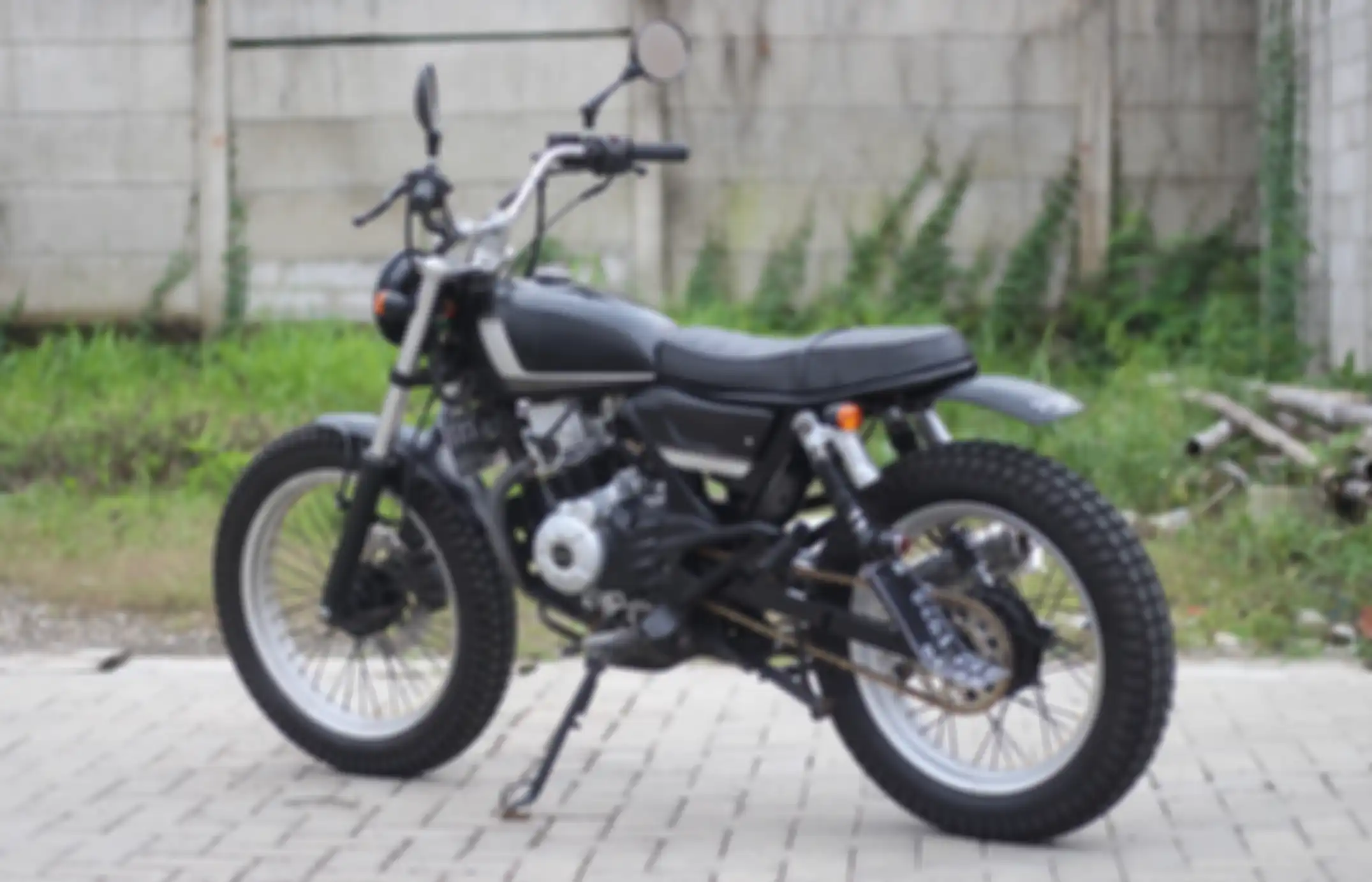 Bajaj Pulsar 135LS Sisa Mesin dan Sasis, Body Handmade, Kejar Vintage Adventure
