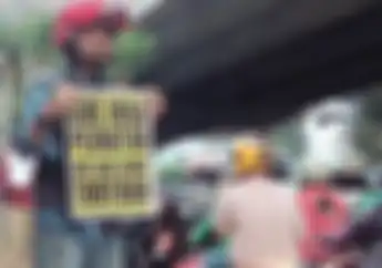 Pemotor Gelar Aksi Bela Trotoar, Eh di Video Ada Pemotor Lain Bilang Aksinya Percuma