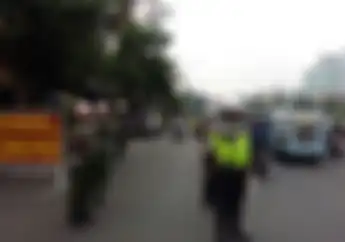 Buset! Takut Kena Razia, Sopir Mikrolet Malah Tabrak Dishub dan Ojol di Kalibata