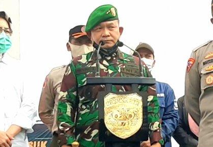Panglima Daerah Komando Militer Jaya/Jayakarta (Pangdam Jaya) TNI AD, Mayjen TNI Dudung Abdurachman (tengah), seusai apel kesiapan bencana dan pilkada serentak, di Lapangan Silang Monas, Jakarta Pusat, Jumat (20/11/2020) pagi.