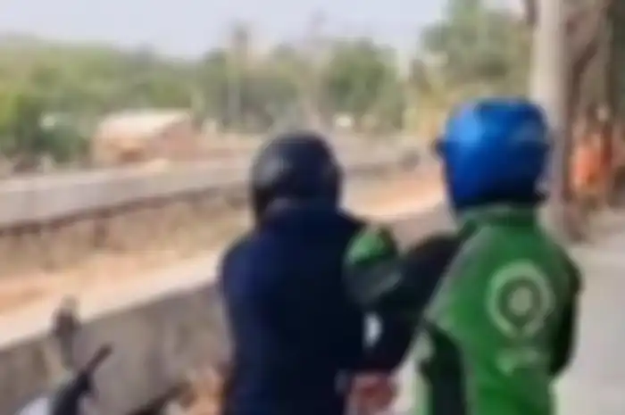 Pelaku begal payudara terhadap anak remaja perempuan di Surabaya akhirnya terkuak dan langsung viral. 