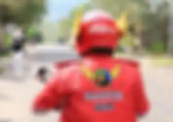 Pakai Helm Bersayap Seperti Gundala, Baru Tahu Kalau Ini Adalah Kepanjangan Ojek Online Gaspol