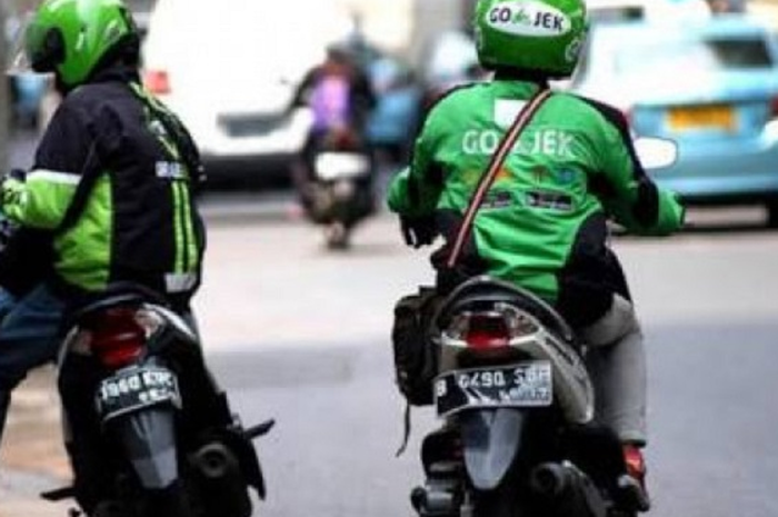 Ilustrasi dua pelaku curanmor berjaket ojol.