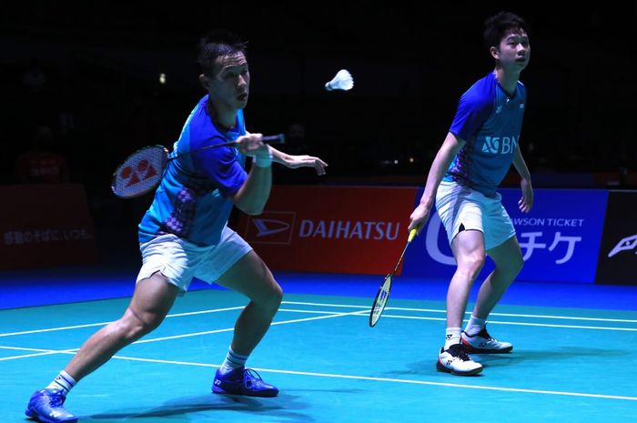 Pasangan ganda putra Indonesia, Marcus Fernaldi Gideon/Kevin Sanjaya Sukamuljo, saat menghadapi Man Wei Chong/Kai Wun Tee dari Malaysia pada babak pertama Japan Open 2022 di Maruzen Intec Arena Osaka, Jepang, 30 Agustus 2022. 