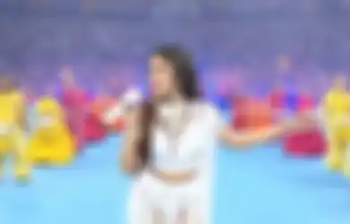Kelewat Excited, Camila Cabello Ngaku Sampai Ngompol Saat Tampil di Final Liga Champions 2022