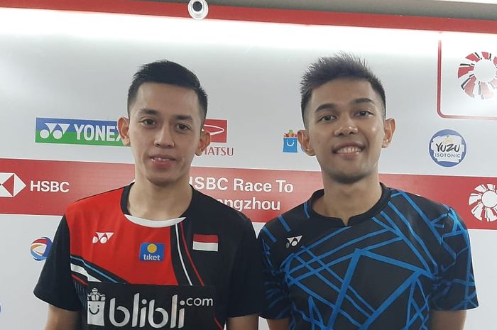 Pasangan ganda putra Indonesia, Fajar Alfian/Muhammad Rian Ardianto, berpose seusai memenangi laga kontra Ou Xuan Yi/Zhang Nan (China) pada  babak kedua Indonesia Masters 2020.