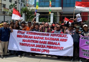 Sejumlah Masyarakat Nyatakan Dukungan untuk Razman Arif Nasution, Gelar Orasi di Depan PN Jakut