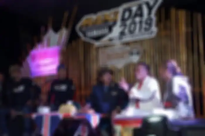 Ferdinand Sule dalam talkshow &ldquo;Ngobat&rdquo; (Ngomongkeun Batur) bareng Budi Dalton di MAXI Yamaha Day Bandung