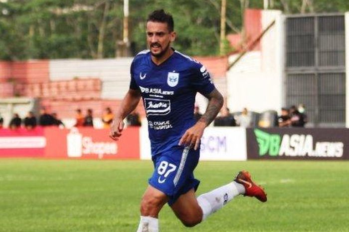 Gelandang PSIS Semarang, Flavio Beck Junior.