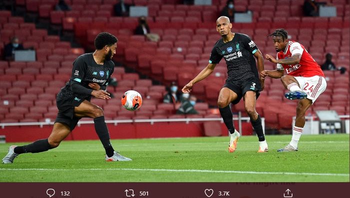 Reiss Nelson berhasil mencetak gol untuk Arsenal ketika menghadapi Liverpool pada laga pekan ke-36 Liga Inggris, di Stadion Emirates, Rabu (15/7/2020).