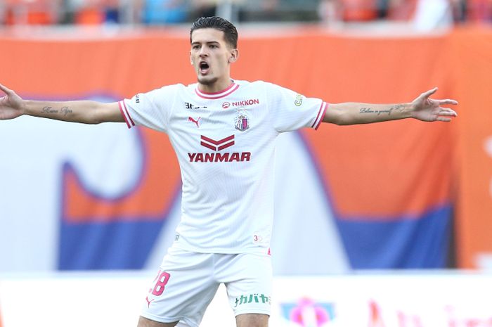 Penampilan Justin Hubner di laga debutnya bersama Cerezo Osaka saat jumpa Albirex Niigata