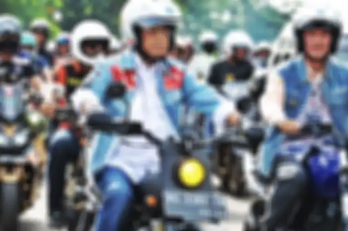 Menteri Perhubungan RI Budi Karya Sumadi saat riding bersama komunitas di Palembang