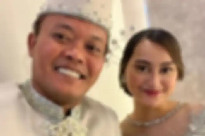 Heboh foto Sule dan Memes Prameswari pakai baju pengantin.