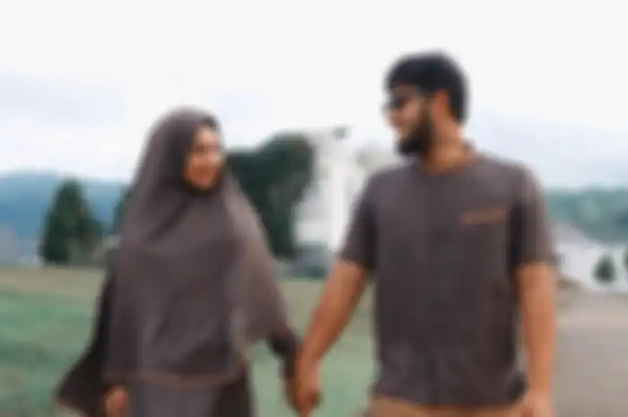 Tampilan anggun Irish Bella pakai gamis syar'i couple dengan Ammar Zoni