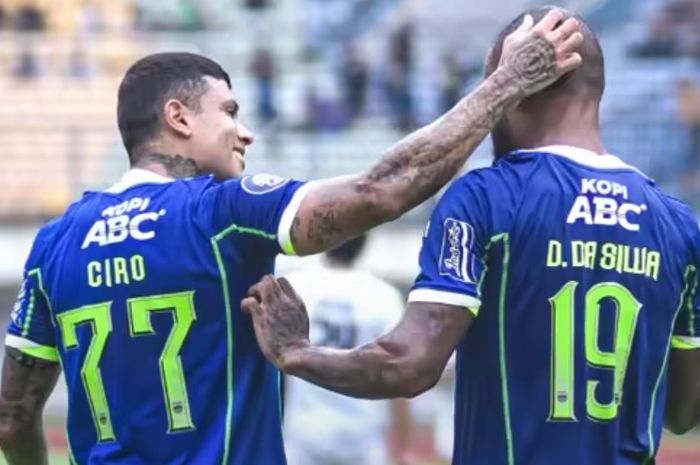 Ciro Alves dan David da Silva di laga antara Persib Bandung versus RANS Nusantara FC pada pekan kedelapan Liga 1 2022/2023 di Stadion Gelora Bandung Lautan Api (GBLA), Bandung, Jawa Barat, Minggu (4/9/2022).