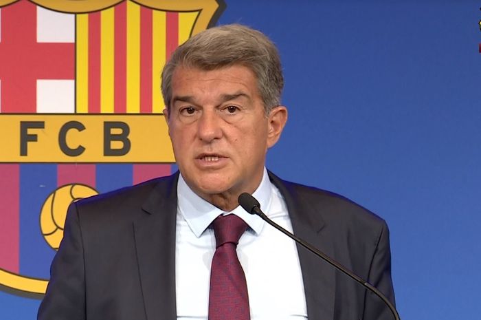 Konferensi pers Presiden Barcelona, Joan Laporta pada Kamis (6/8/2021) soal kegagalan merekrut Lionel Messi.