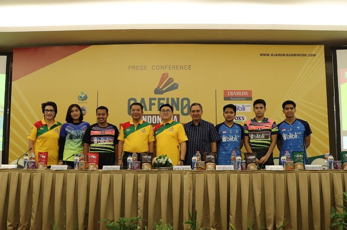 Para pemain yang turun pada Indonesia International Challenge 2019 berpose bersama seusai mengikuti sesi konferensi pers di Magelang, Jawa Tengah, Senin (21/10/2019).