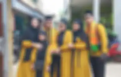 Muncul Sosok Pria Tampan Diantara Keluarga Ayu Ting Ting Saat Umroh, Benarkah Pacar Baru? Terkuak Ini Sosoknya yang Mempesona