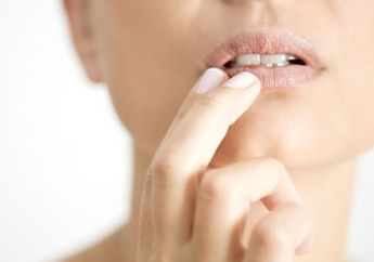 Derita Punya Bibir Pecah-Pecah Segera Usai! Coba deh Terapkan Cara-Cara Ini untuk Mengatasinya, Hindari Terlalu Sering Lakukan Hal Ini!