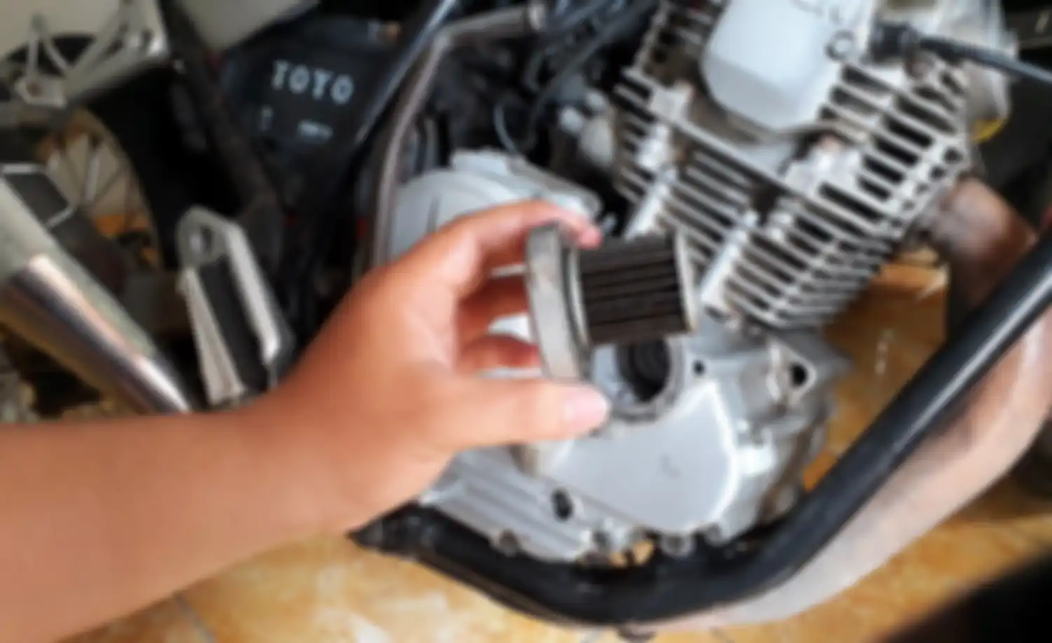 Ganti filter oli di Yamaha Scorpio
