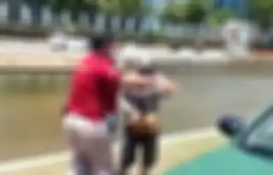 Miris! Terhimpit Tuntutan Ekonomi dan Tak Punya Penghasilan Tetap, Pensiunan Polisi Ini Nekat Ngemis Jadi Manusia Silver hingga Kena Ciduk Satpol PP, Nasibnya Berakhir Begini