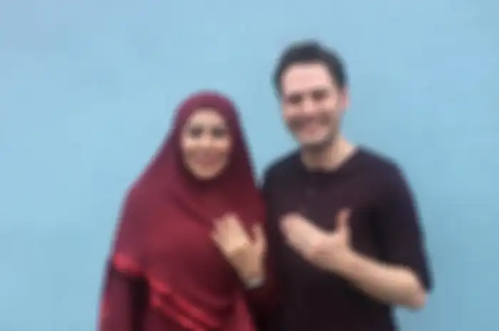 Cinta Penelope dan suaminya, Taha Ghokan Arikan saat Grid.ID jumpai di kawasan Tendean, Jakarta Selatan, Jumat (13/3/2020).