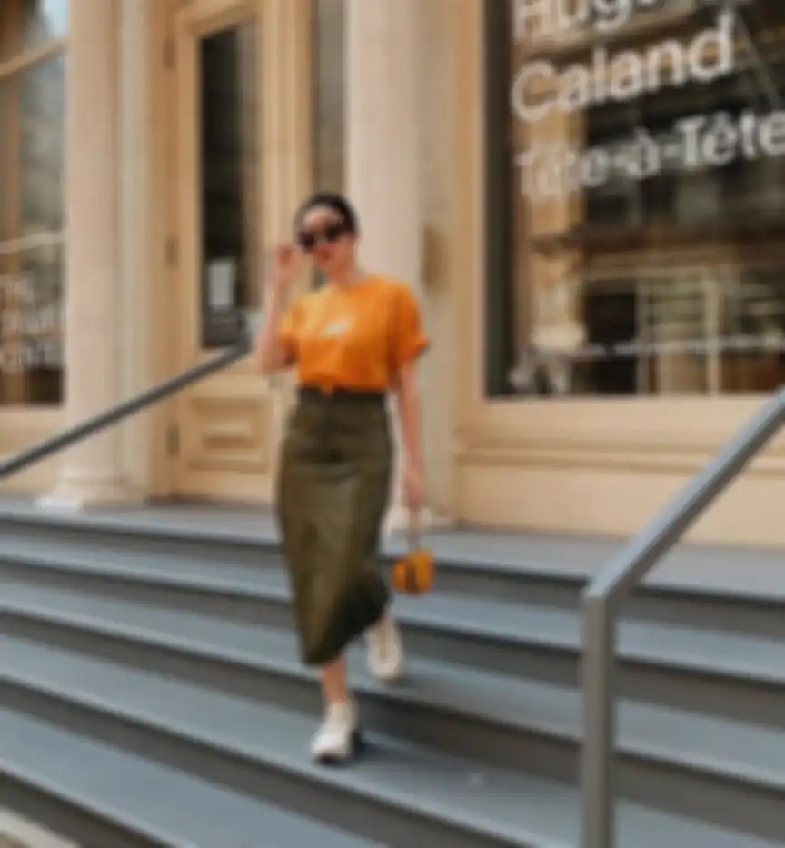 Padu padan outfit oranye ala Febby Rastanty.