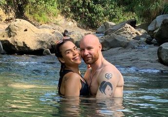 11 Tahun Jadi Istri Tyson, Melaney Ricardo Ngaku Hatinya Ketusuk-tusuk Usai Dapat Pesan Soal Komitmen dan Pernikahan: Doain Langgeng Ya Guys