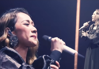 Pasca 4 Bulan di Rumah Aja Karena Pandemi, BCL Kembali Kunjungi Makam Ashraf Sinclair dan Bawakan Mawar Merah Sebagai Lambang Cinta Sejati