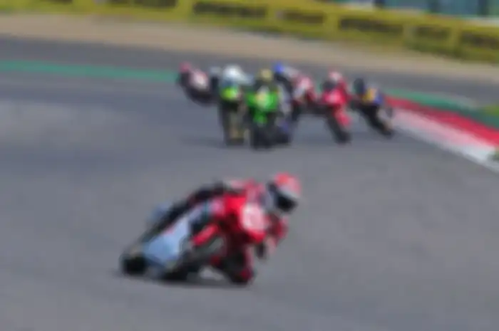Rheza Danica sangat mendominasi jalannya race 2