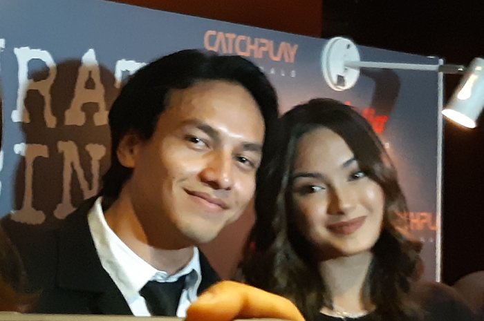 Jefri Nichol dan Caitlin Halderman usai konferensi pers Surat Cinta untuk Starla the Series di XXI Djakarta Theater, Senin (19/12/2022).