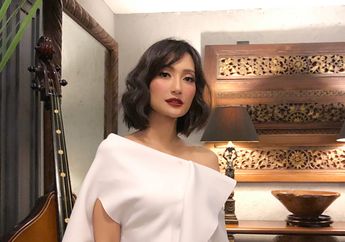 Hampir Kepala Empat, Artika Sari Devi Masih Mendapat Kartu Ucapan dari Orang Tuanya