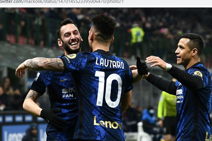 Inter Milan berhasil menuntaskan misi mengkudeta rival sekota dengan sempurna setelah pesta gol lawan Cagliari.