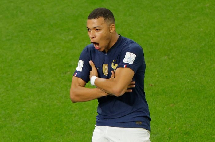Kylian Mbappe rayakan gol dalam duel timnas Prancis vs Polandia pada laga Piala Dunia 2022 di Al Thumama Stadium, Doha (4/12/2022).