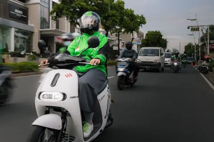 Driver Ojol Prioritas Utama Dapat Subsidi Konversi Motor Listrik