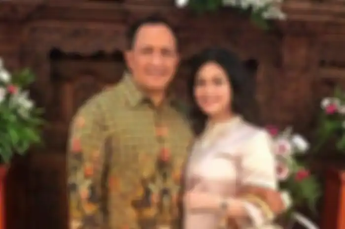 Bella Saphira dan sang suami