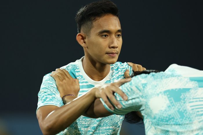 Pemain belakang Timnas Indonesia, Rizky RIdho jelang laga di markas Vietnam