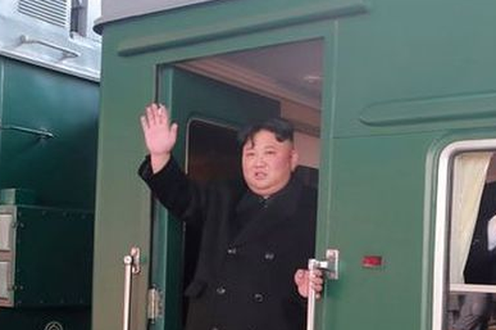 Pemimpin Korea Utara, Kim Jong Un. selalu membawa jamban pribadi kemanapun ia pergi